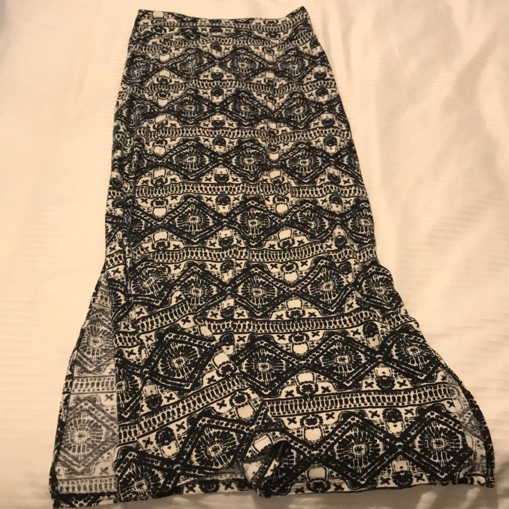 Cute maxi skirt with knee high skits!